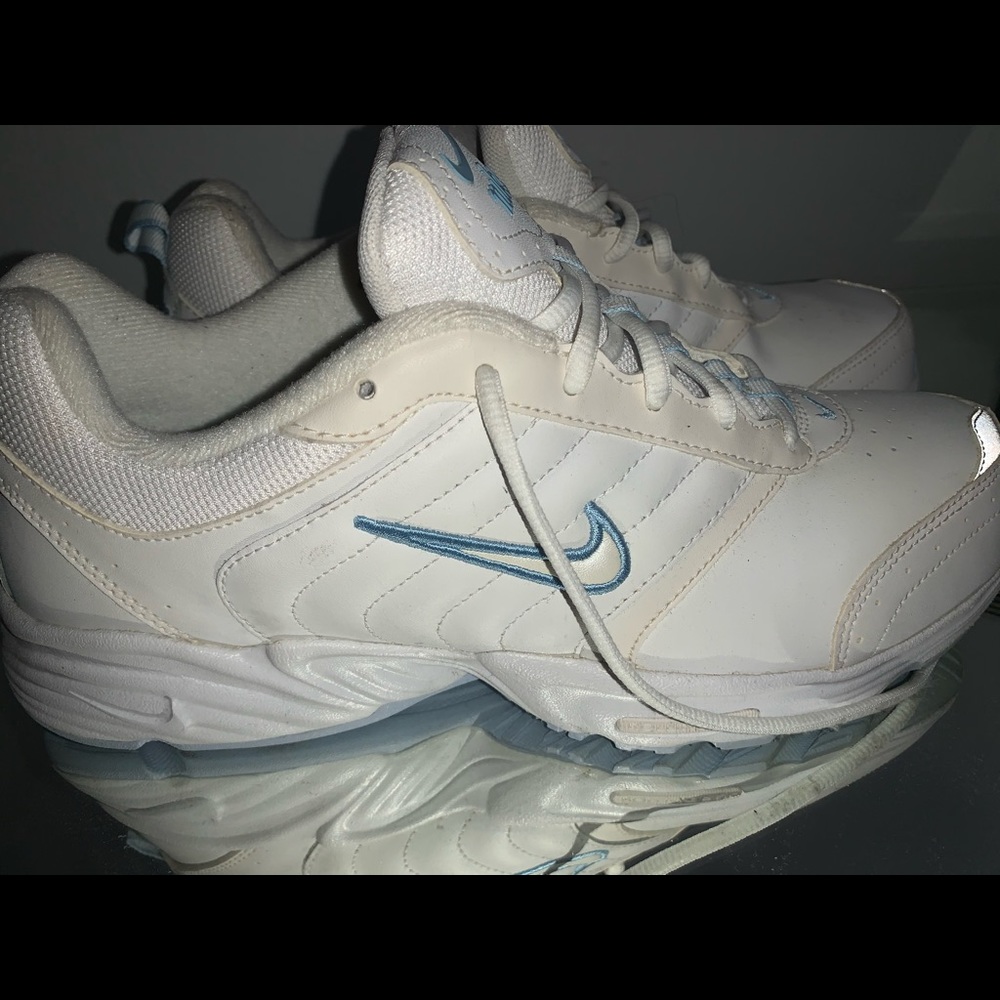 Nike Dad Sneakers - Picture 5 of 6